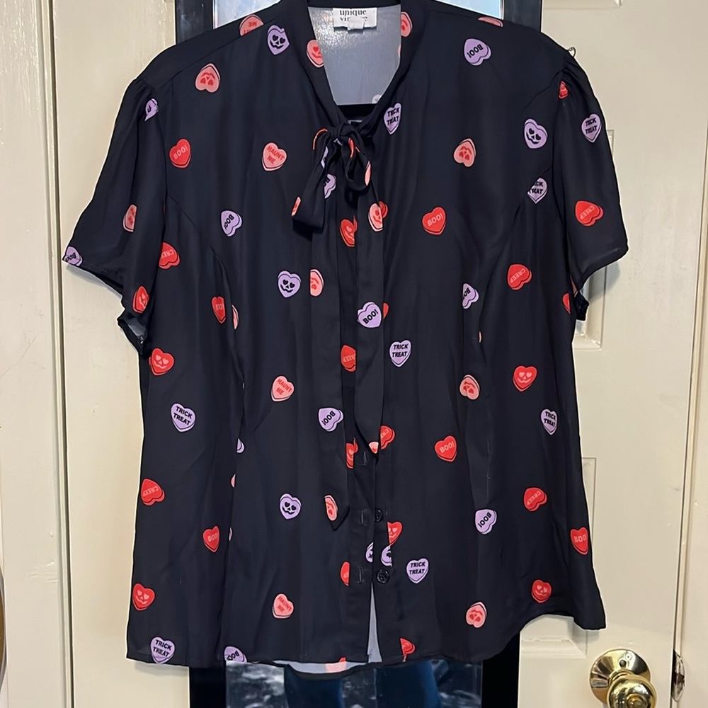 Size 2X/18 Unique Vintage Spooky Heart Blouse